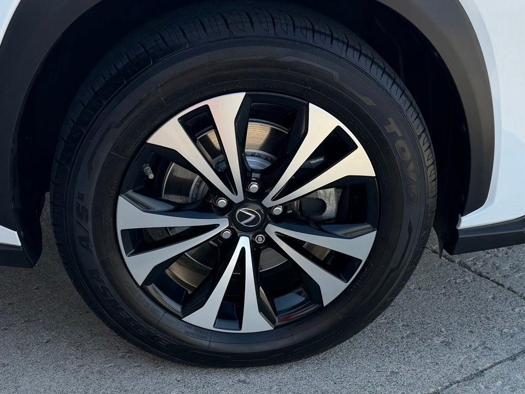 Lexus NX 300  2021
