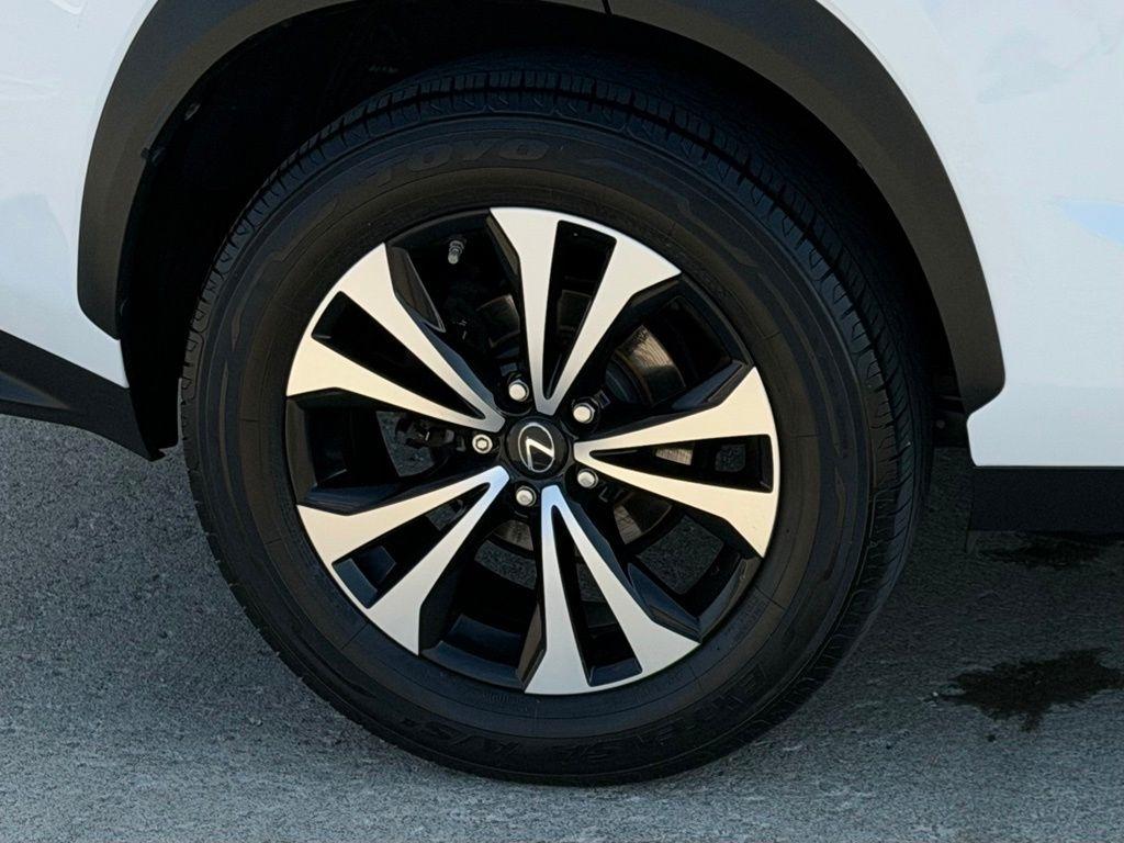 Lexus NX 300  2021