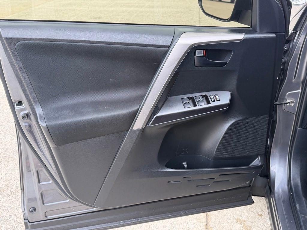 Toyota RAV4  2018