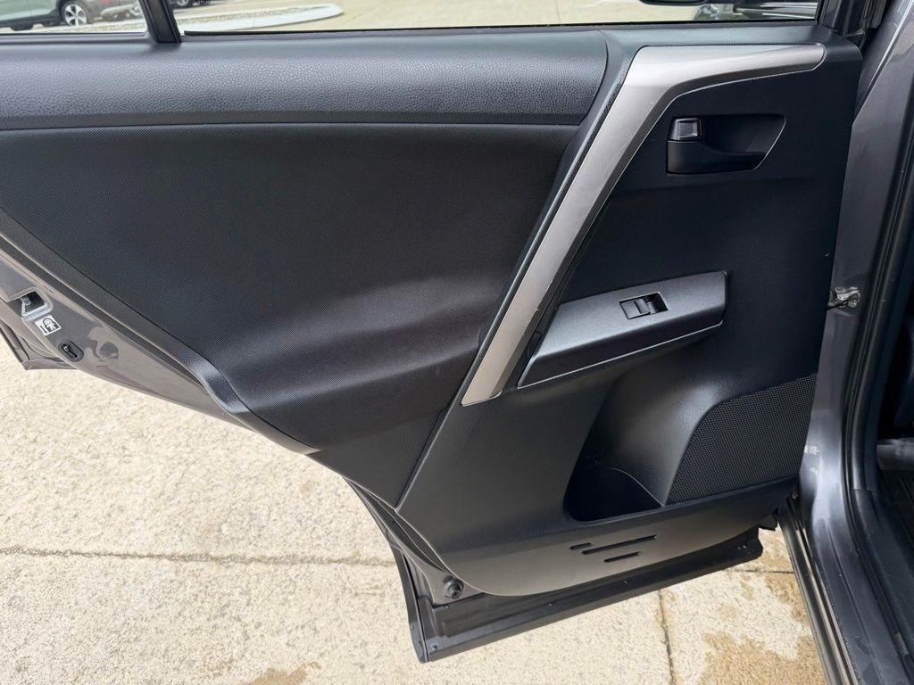 Toyota RAV4  2018
