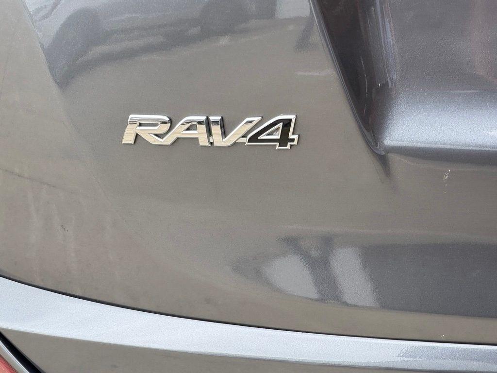 Toyota RAV4  2018