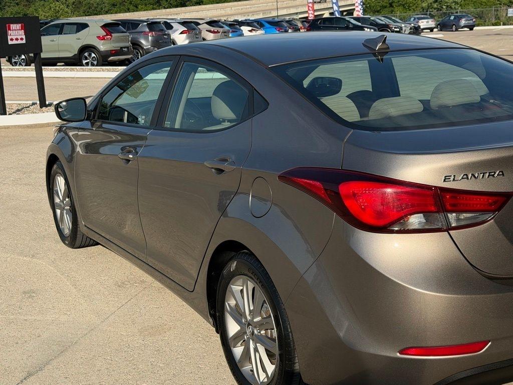 Hyundai Elantra  2016