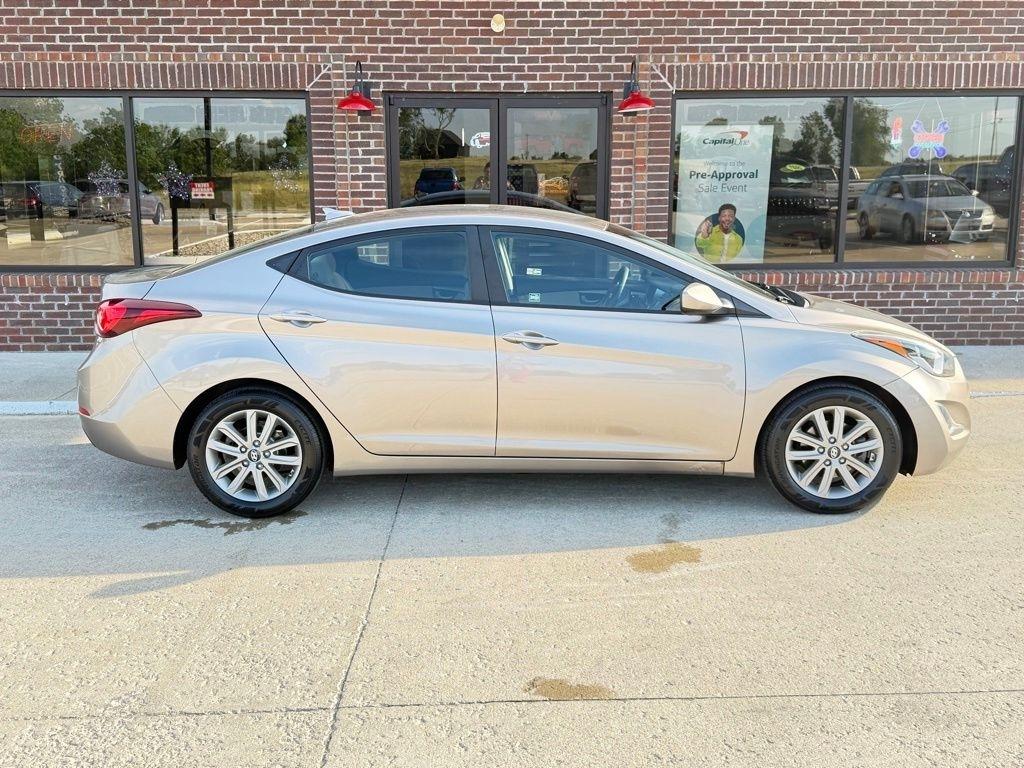 Hyundai Elantra  2016