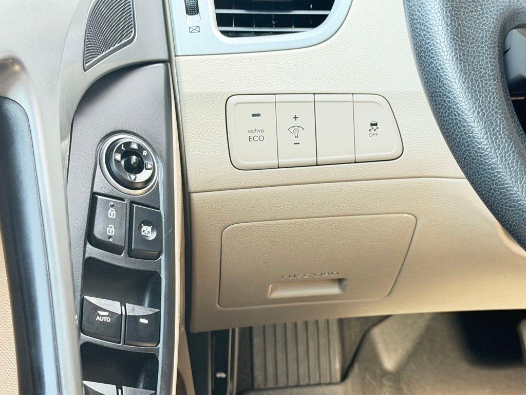 Hyundai Elantra  2016