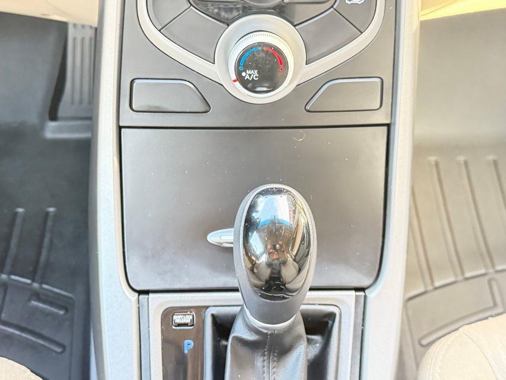 Hyundai Elantra  2016