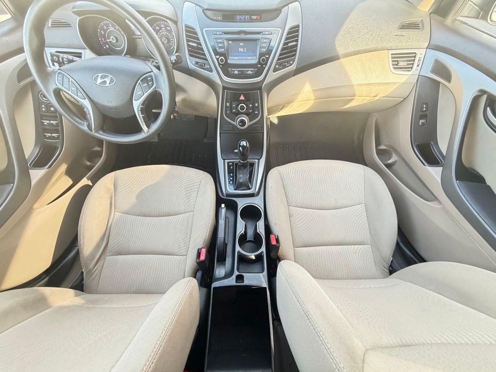 Hyundai Elantra  2016