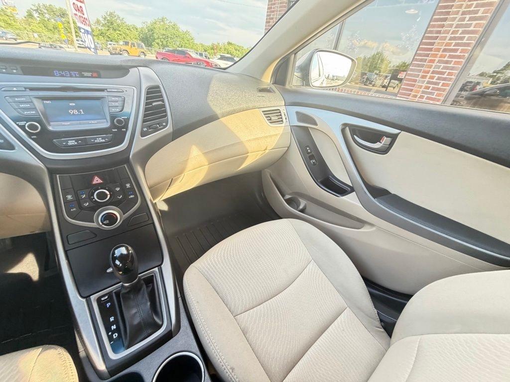 Hyundai Elantra  2016