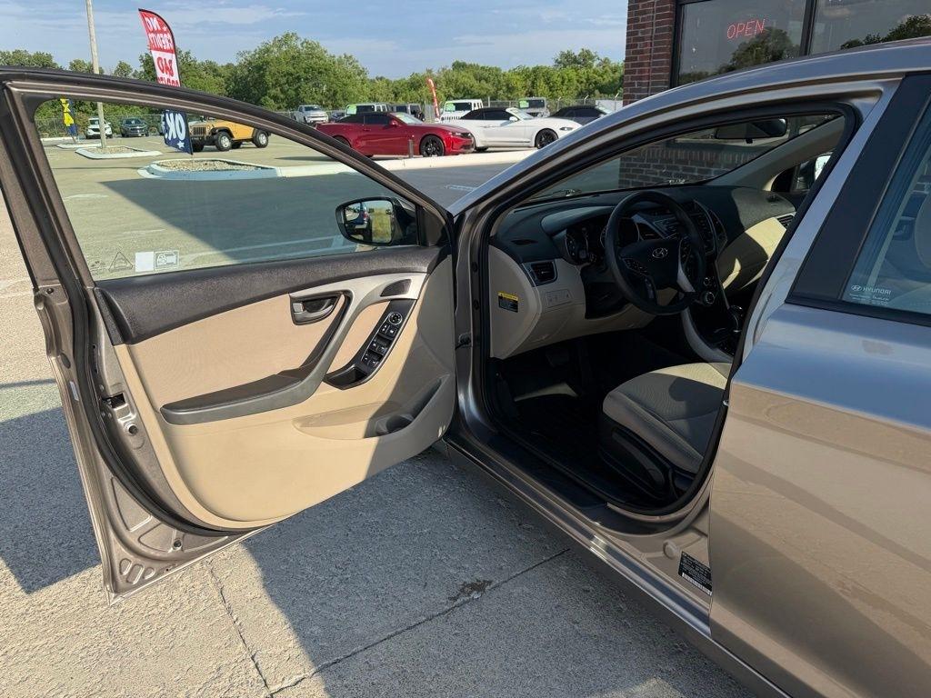 Hyundai Elantra  2016