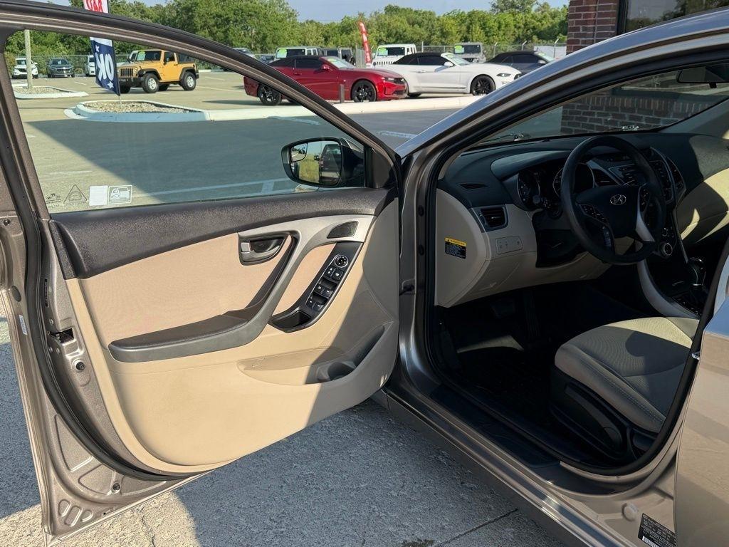 Hyundai Elantra  2016