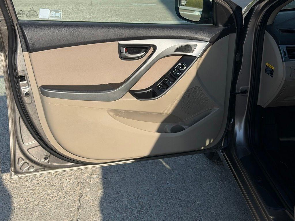 Hyundai Elantra  2016