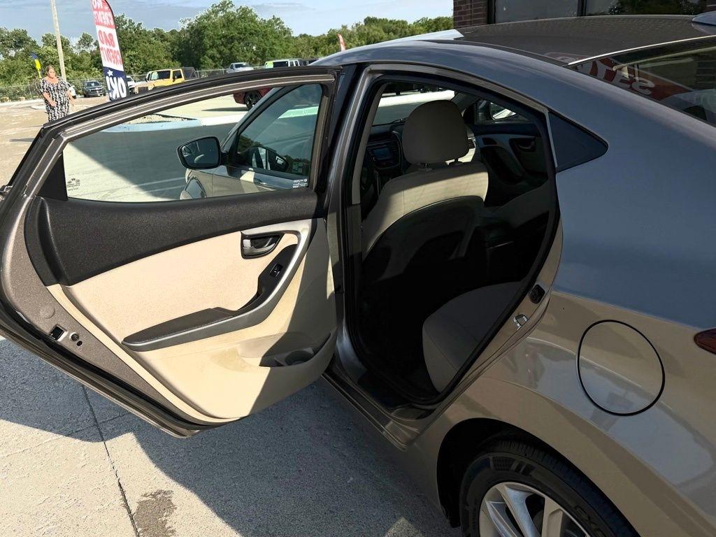 Hyundai Elantra  2016
