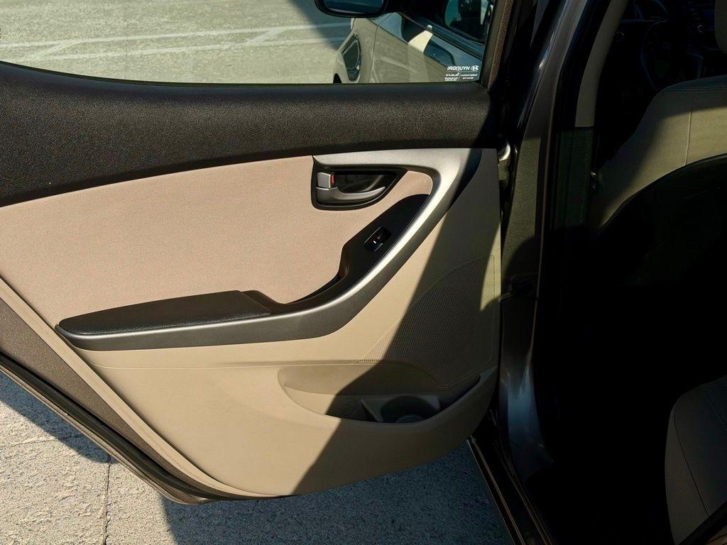 Hyundai Elantra  2016