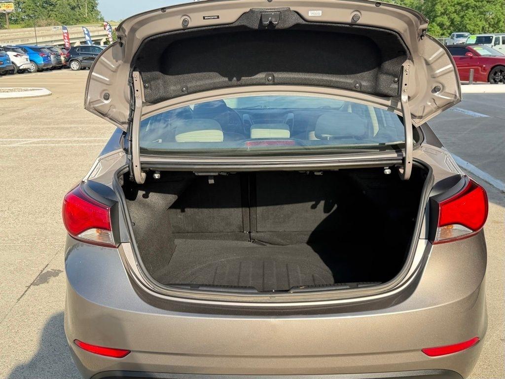 Hyundai Elantra  2016