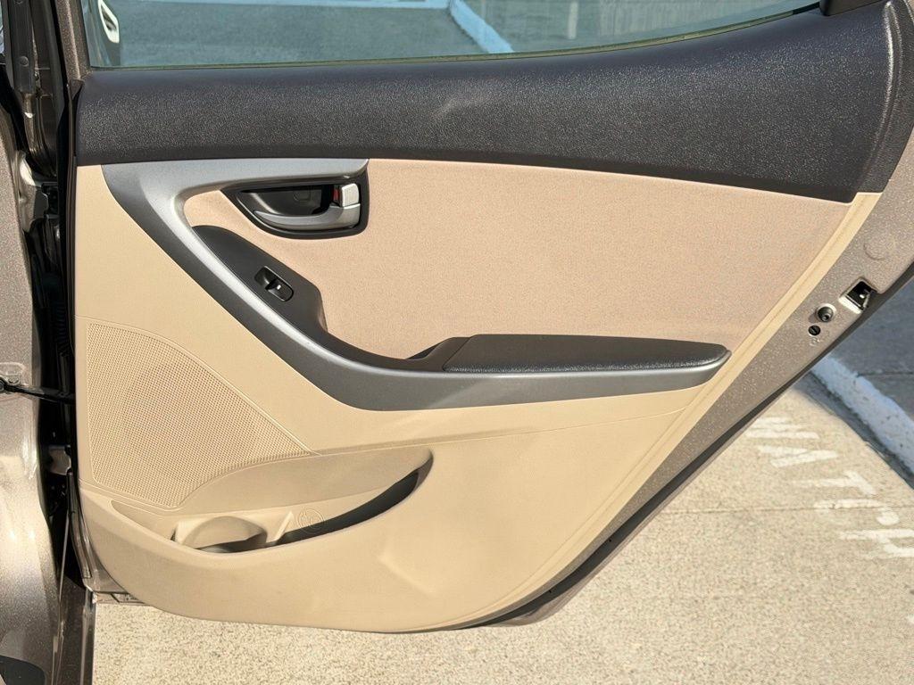 Hyundai Elantra  2016