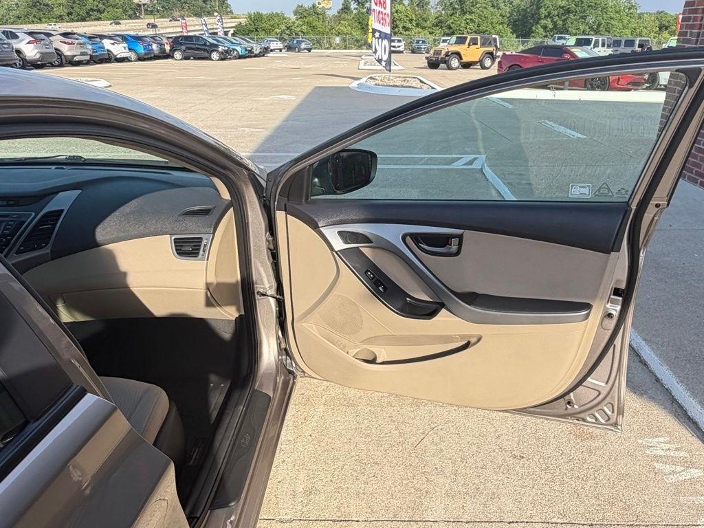 Hyundai Elantra  2016