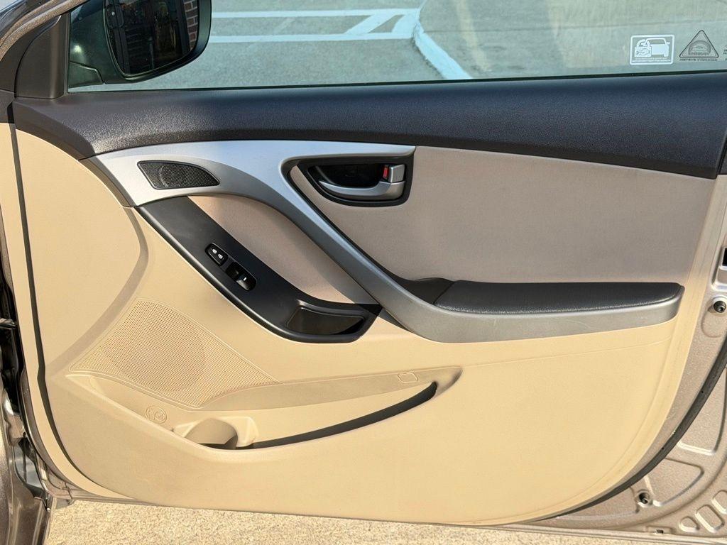 Hyundai Elantra  2016