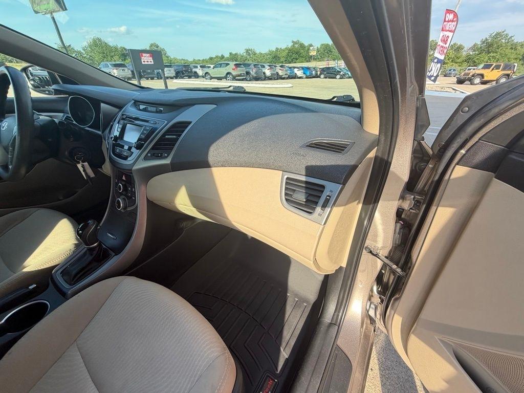 Hyundai Elantra  2016