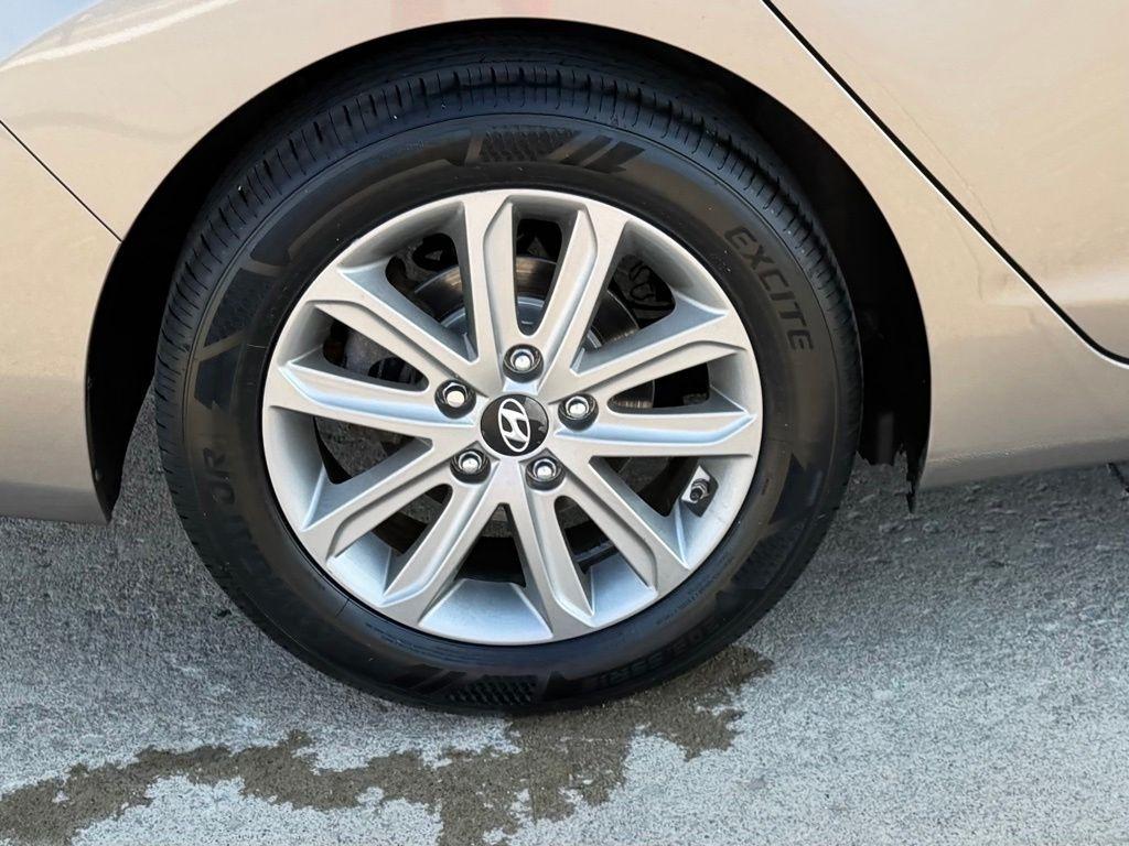 Hyundai Elantra  2016