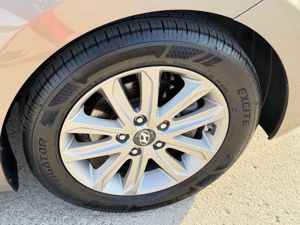 Hyundai Elantra  2016