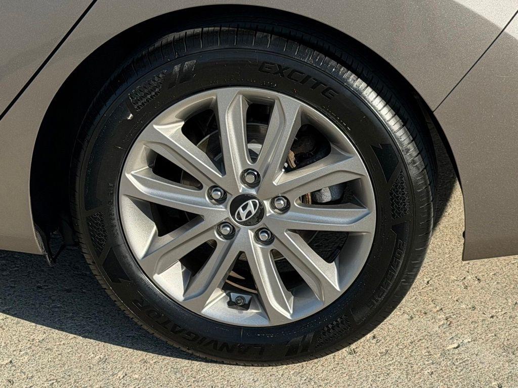 Hyundai Elantra  2016