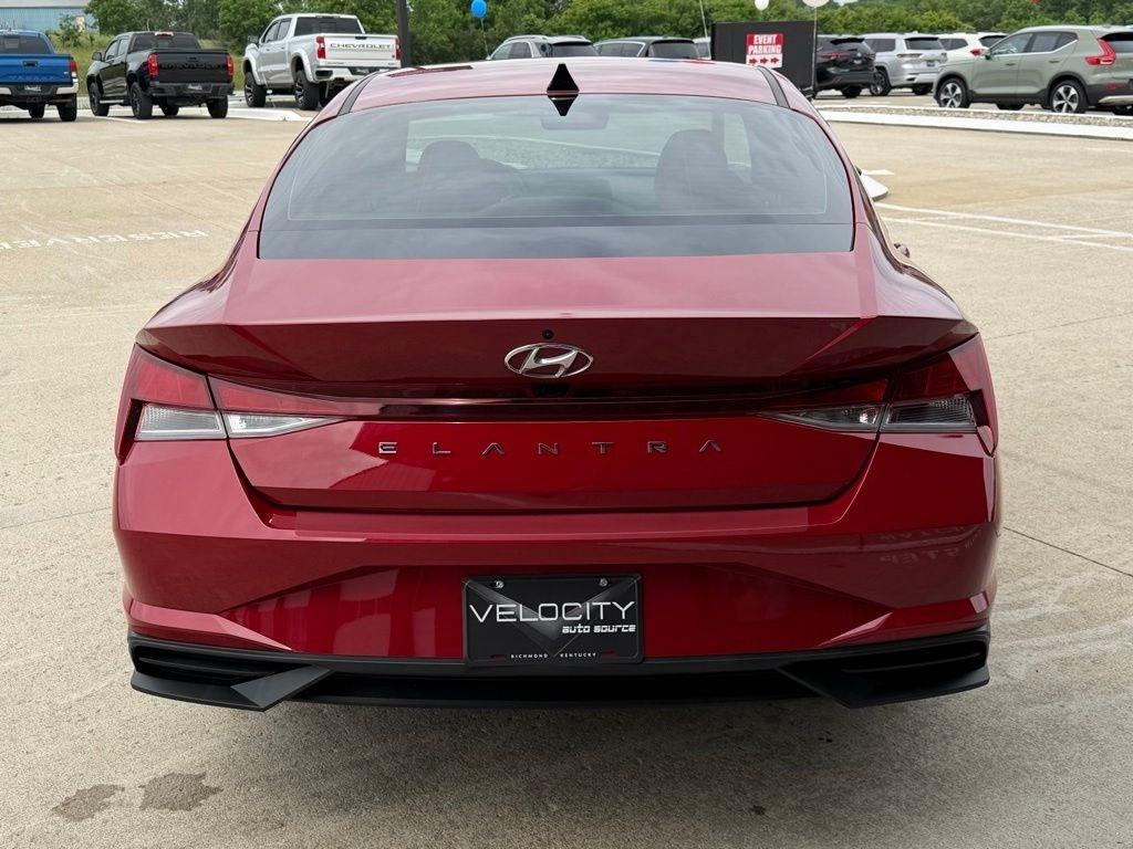 Hyundai Elantra  2023