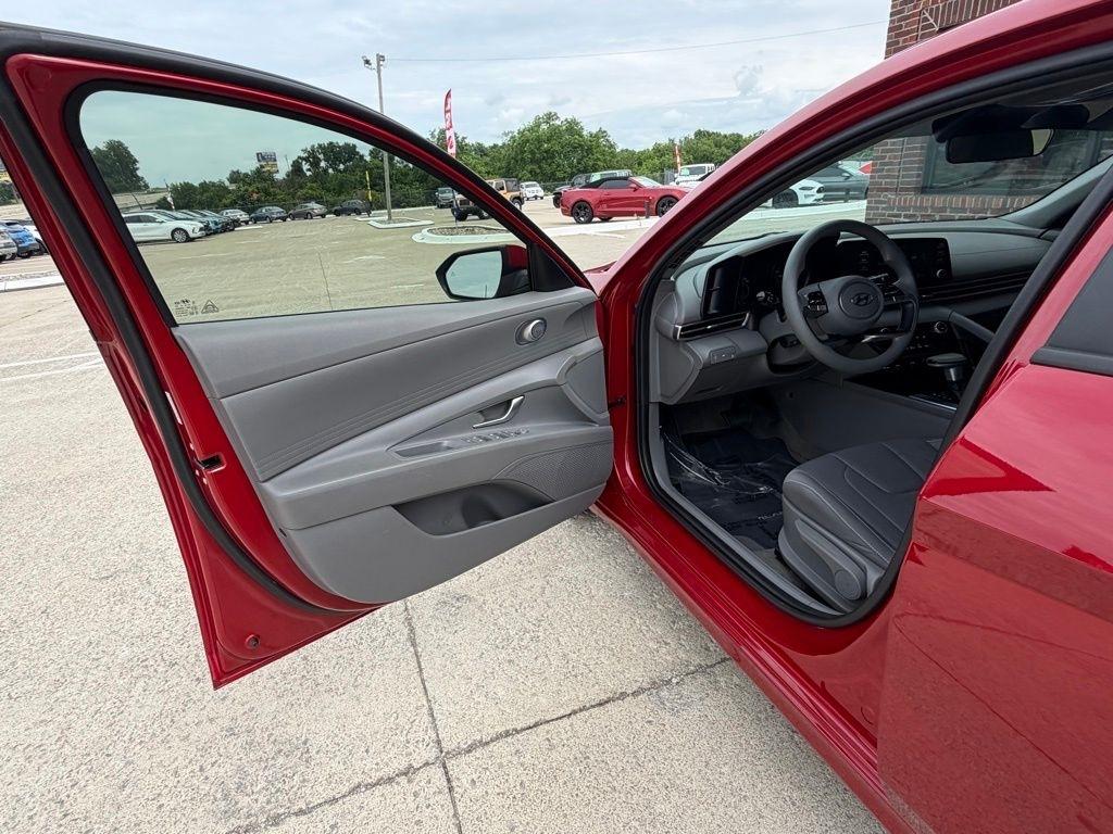 Hyundai Elantra  2023