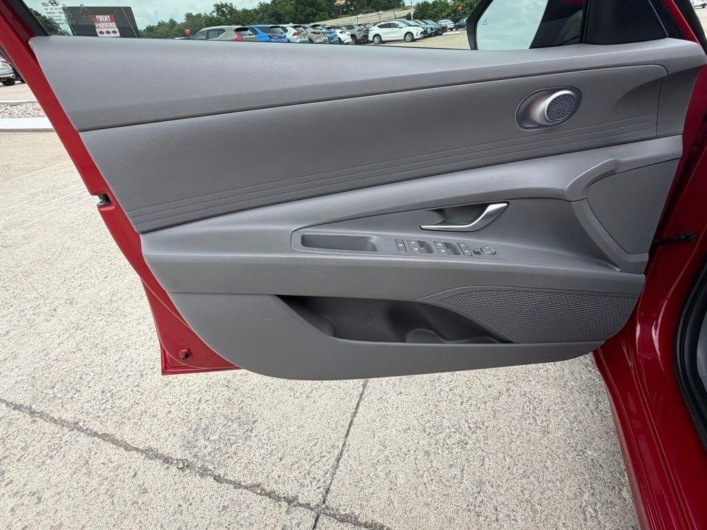 Hyundai Elantra  2023