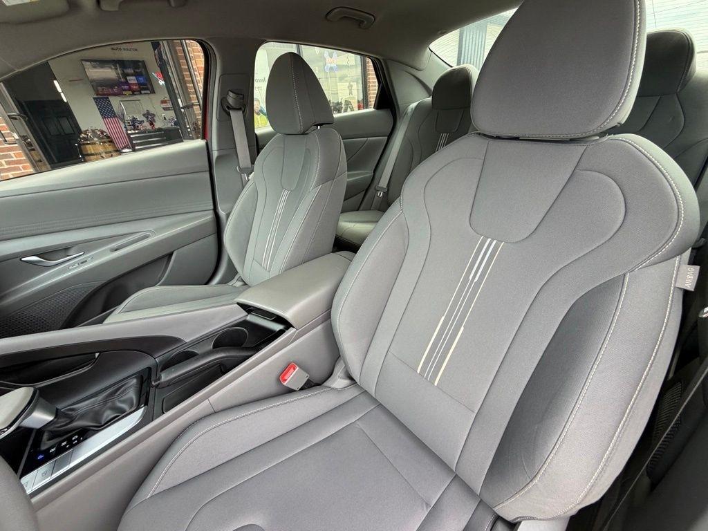 Hyundai Elantra  2023