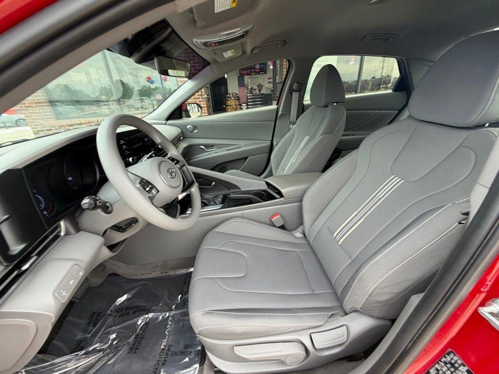 Hyundai Elantra  2023