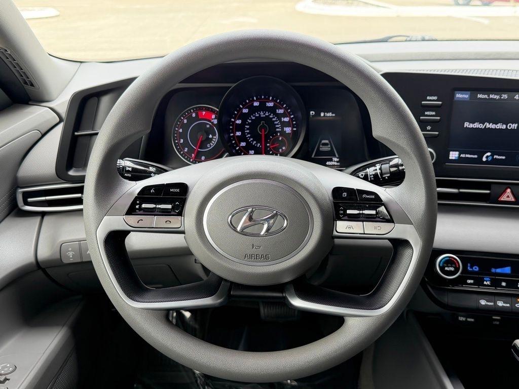 Hyundai Elantra  2023