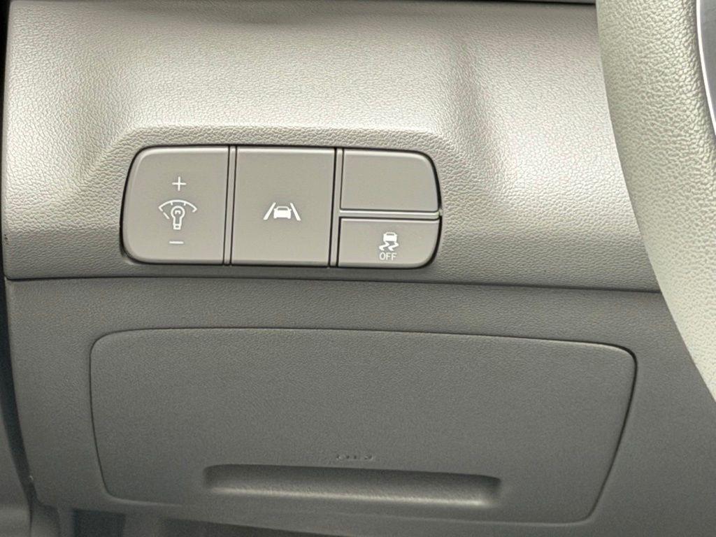 Hyundai Elantra  2023