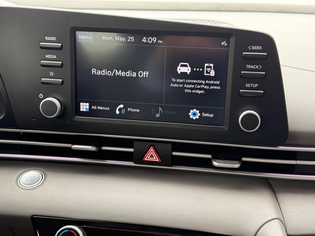 Hyundai Elantra  2023