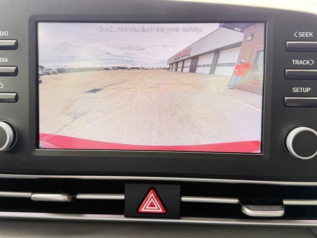 Hyundai Elantra  2023