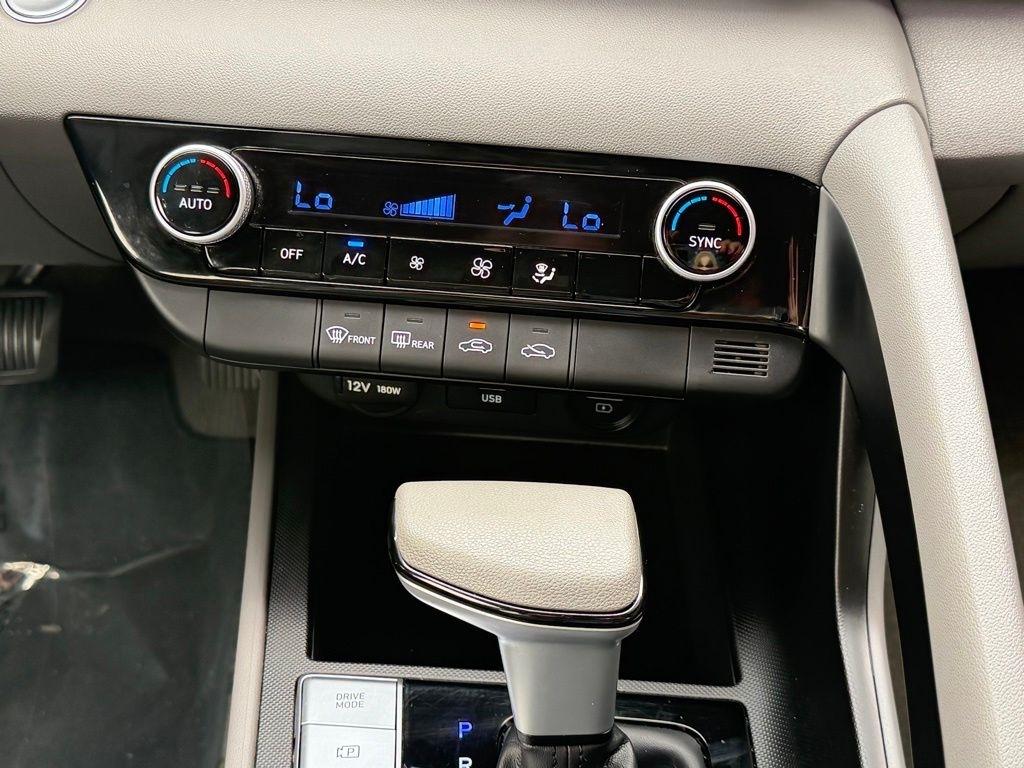 Hyundai Elantra  2023