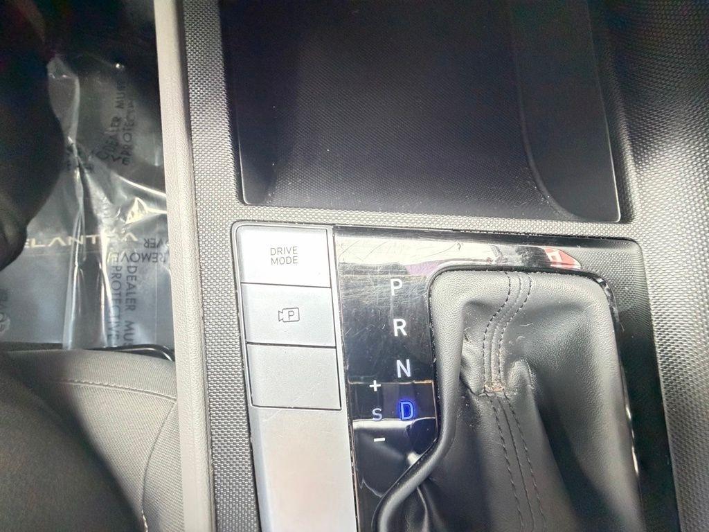 Hyundai Elantra  2023