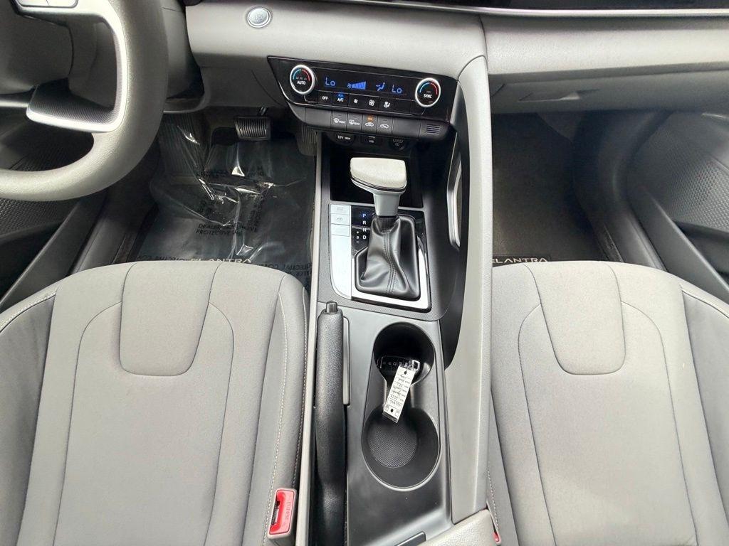Hyundai Elantra  2023