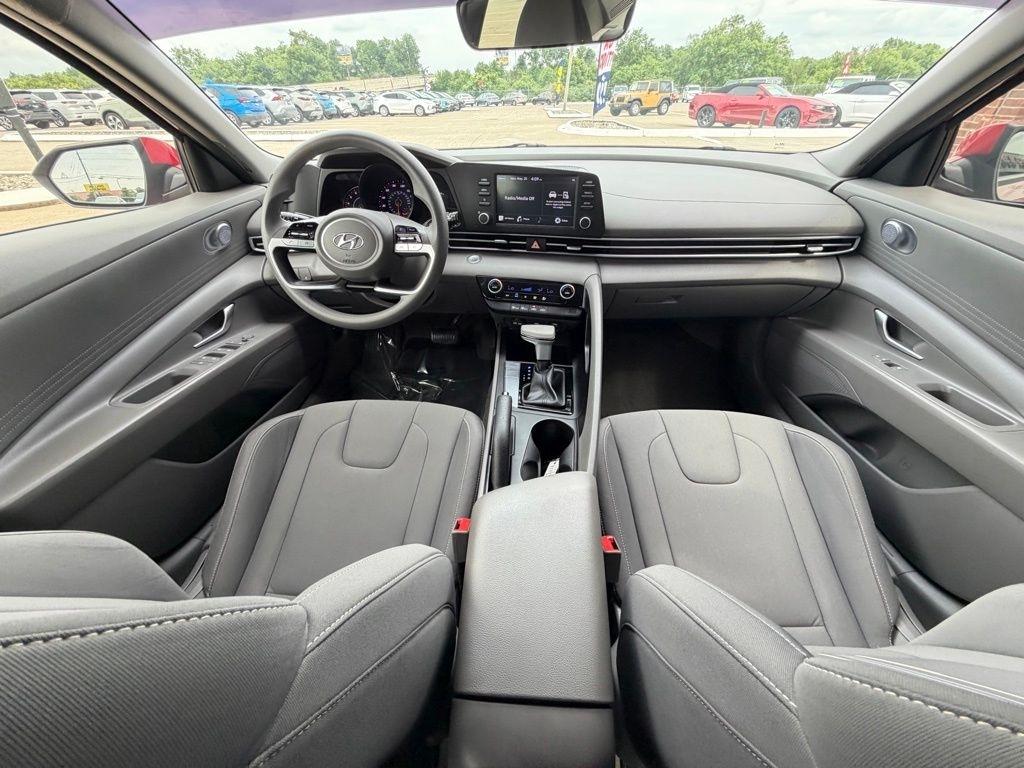 Hyundai Elantra  2023
