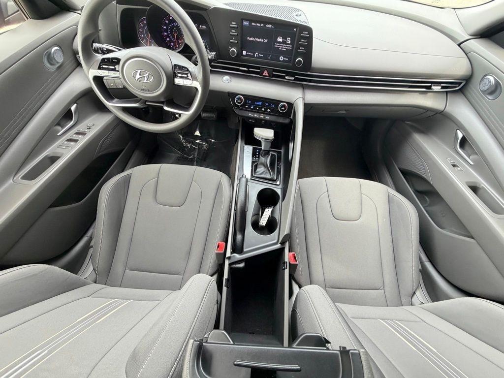 Hyundai Elantra  2023