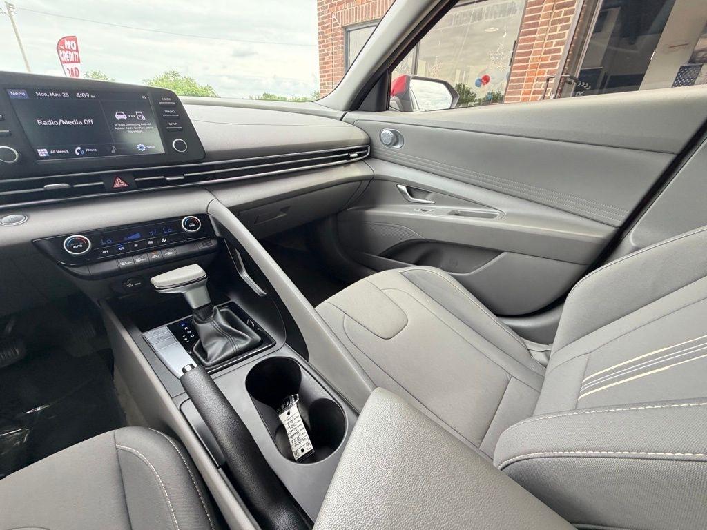 Hyundai Elantra  2023