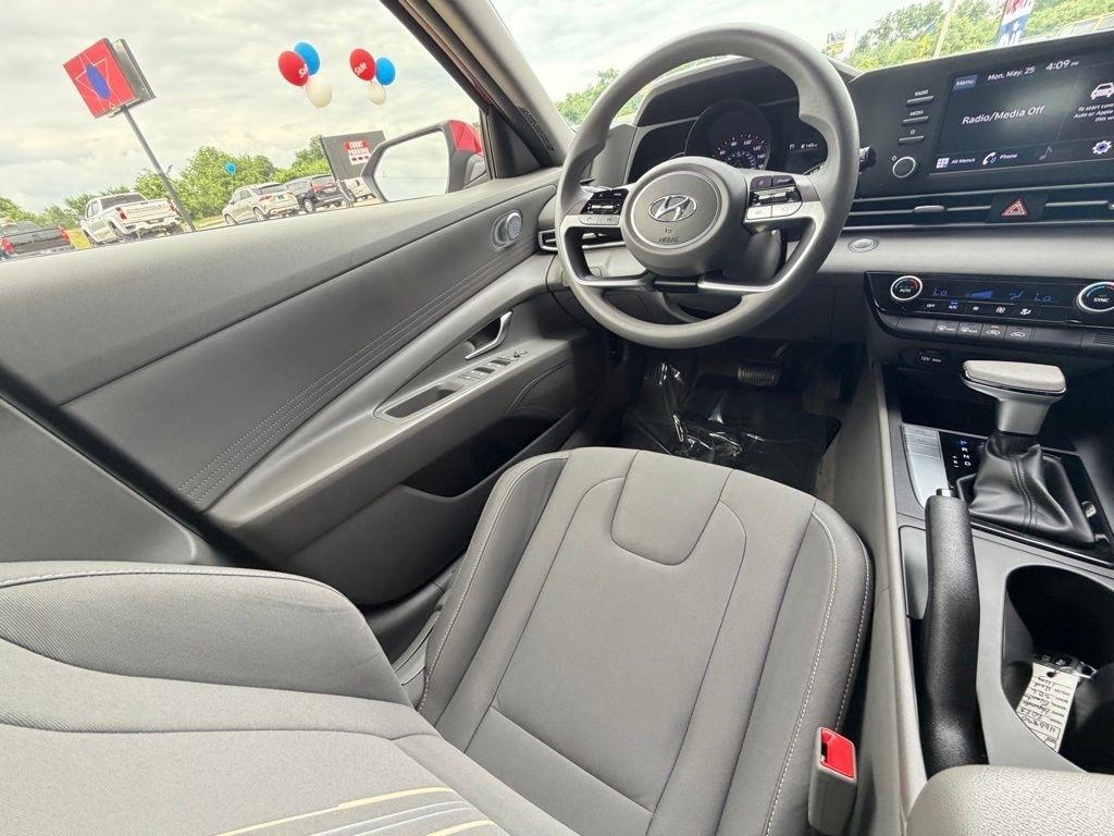 Hyundai Elantra  2023