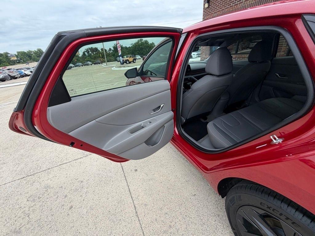 Hyundai Elantra  2023