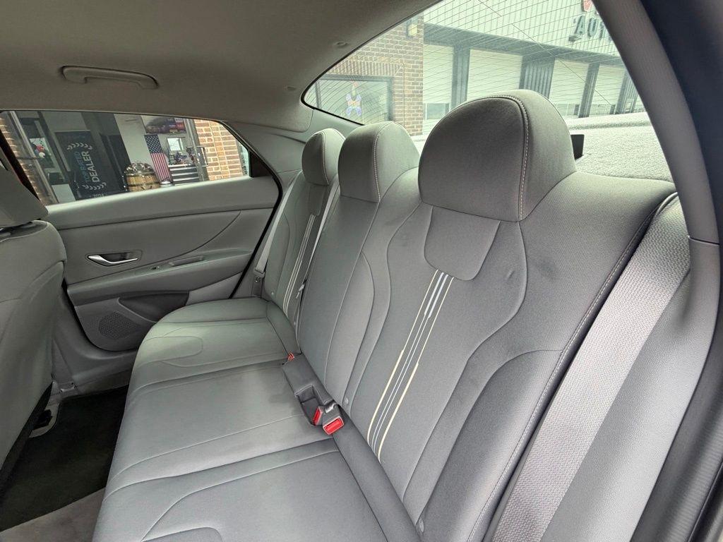 Hyundai Elantra  2023