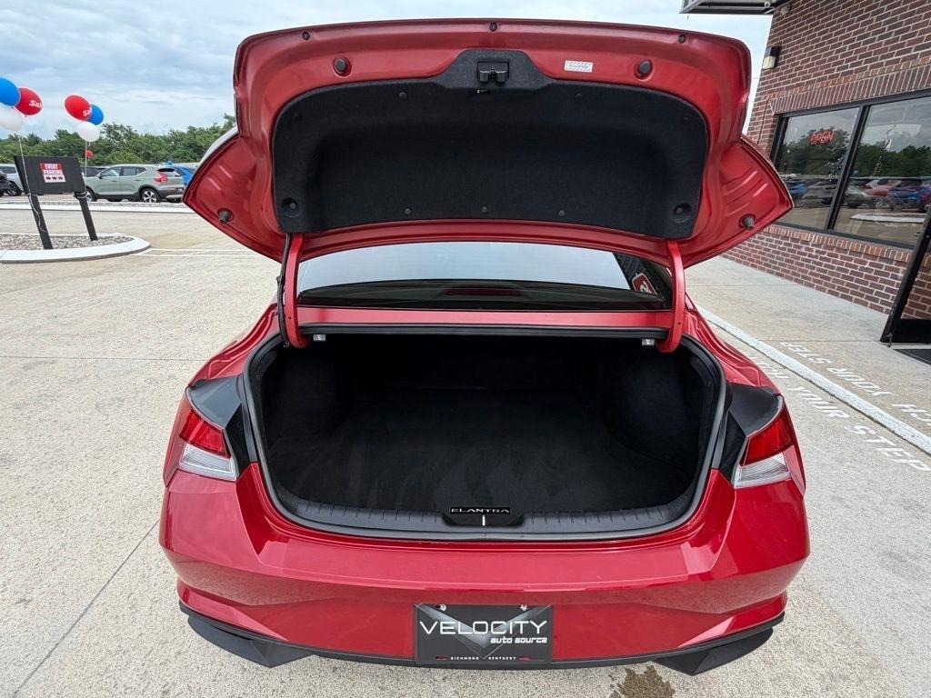 Hyundai Elantra  2023