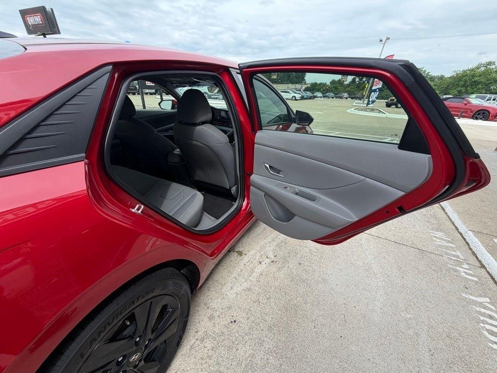 Hyundai Elantra  2023