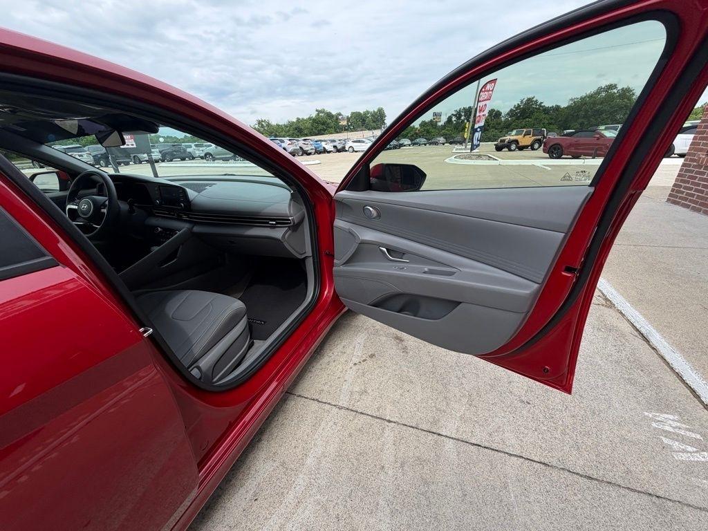 Hyundai Elantra  2023