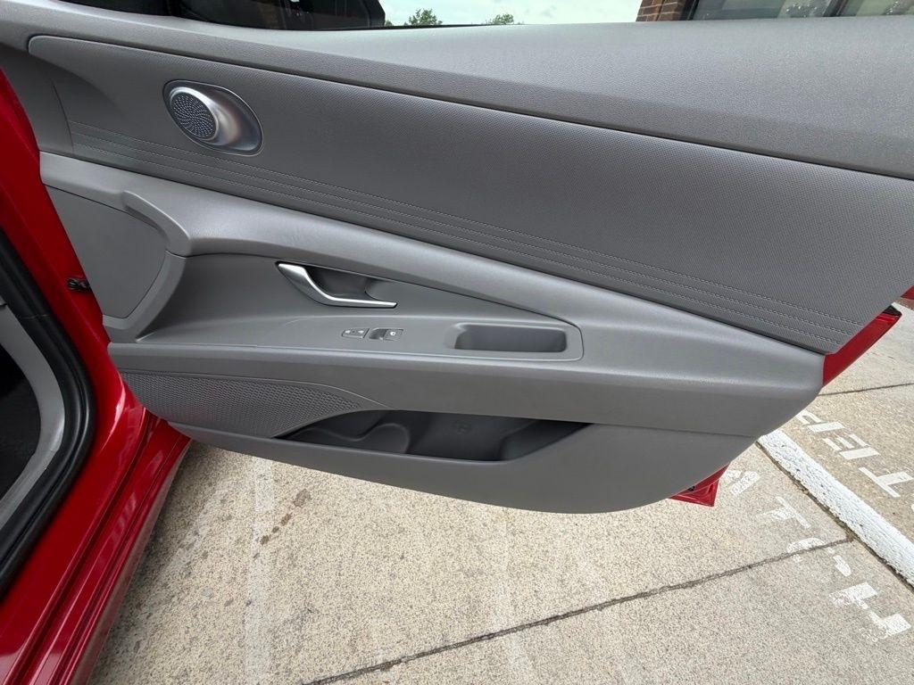 Hyundai Elantra  2023