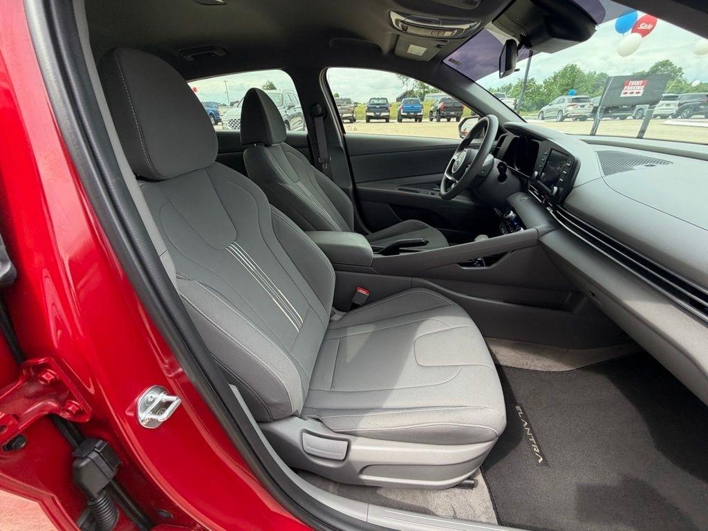 Hyundai Elantra  2023