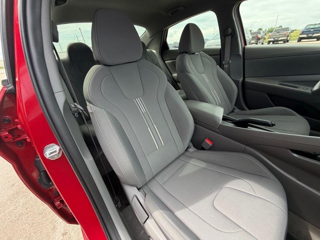 Hyundai Elantra  2023