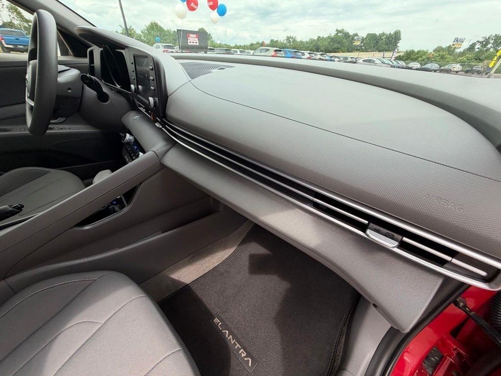 Hyundai Elantra  2023