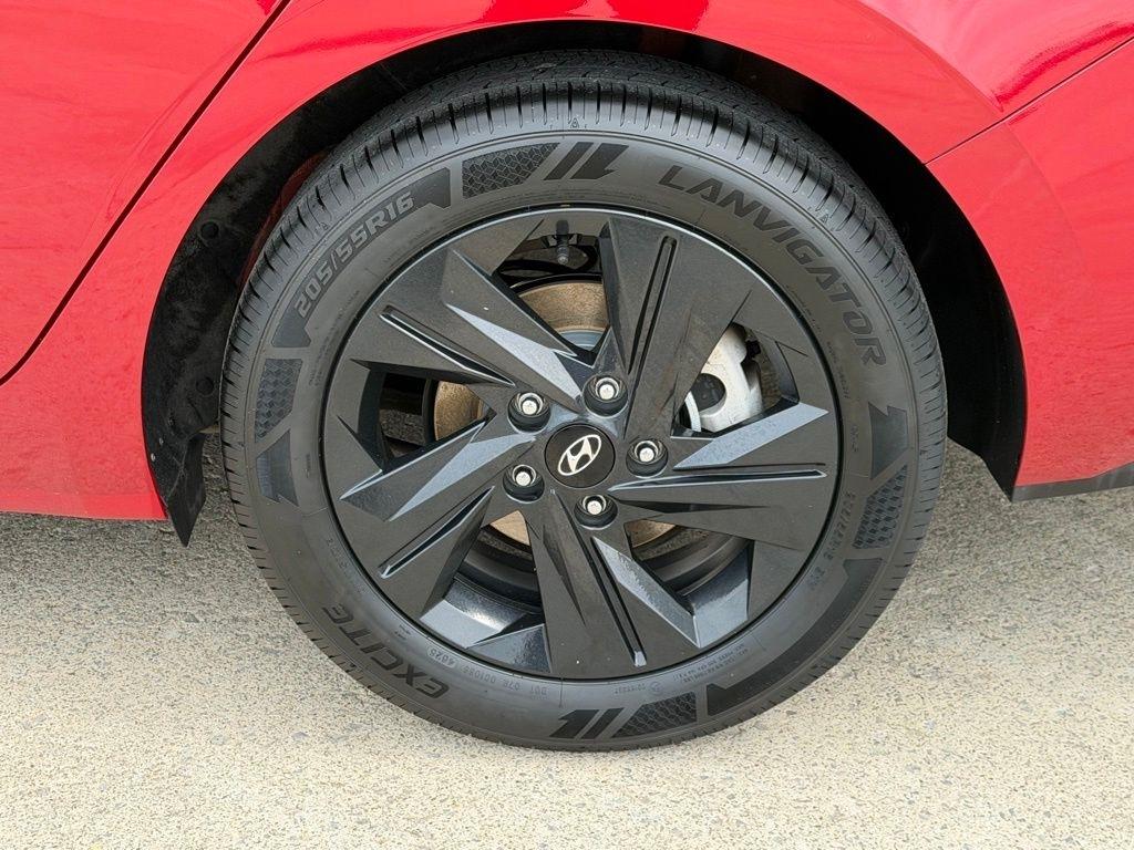 Hyundai Elantra  2023